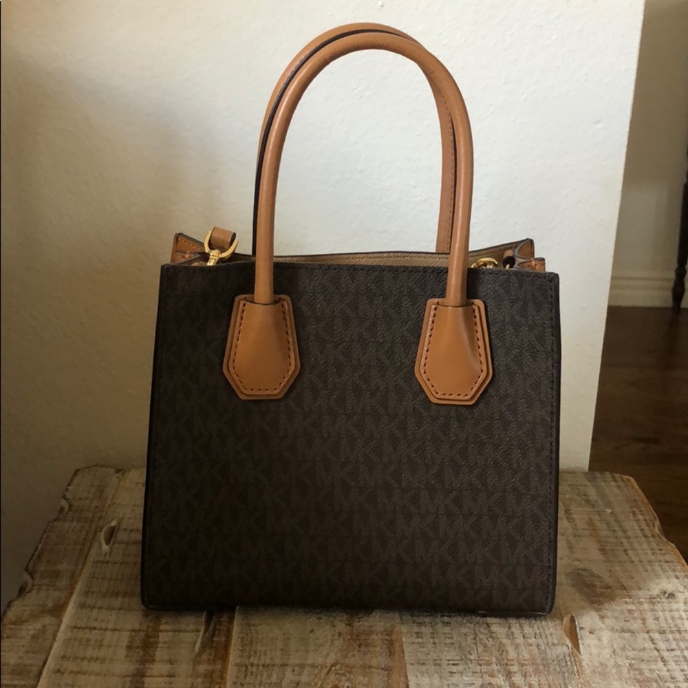NWOT Michael Kors Purse in brown color. Michael Kors logo purse. - Picture 2 of 6